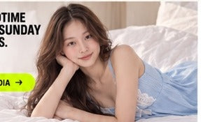 Lydia WAIÜS in bed